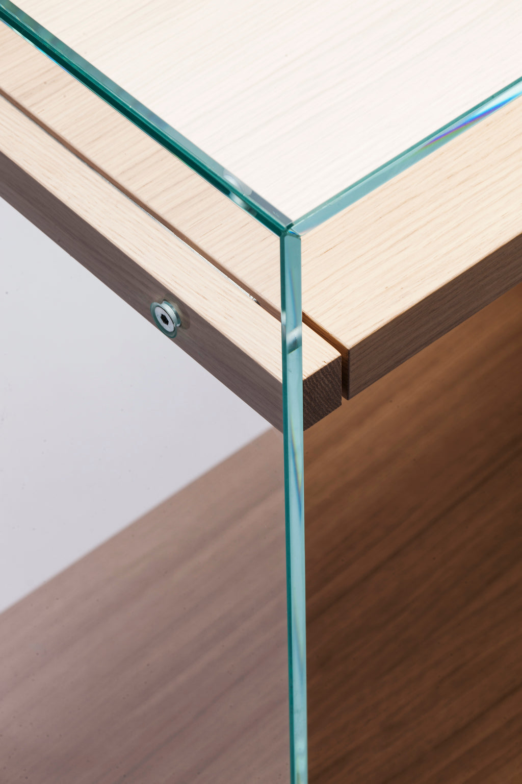 Détail assemblage verre et bois — Bureau Zen 7 Laptop Adentro Paris