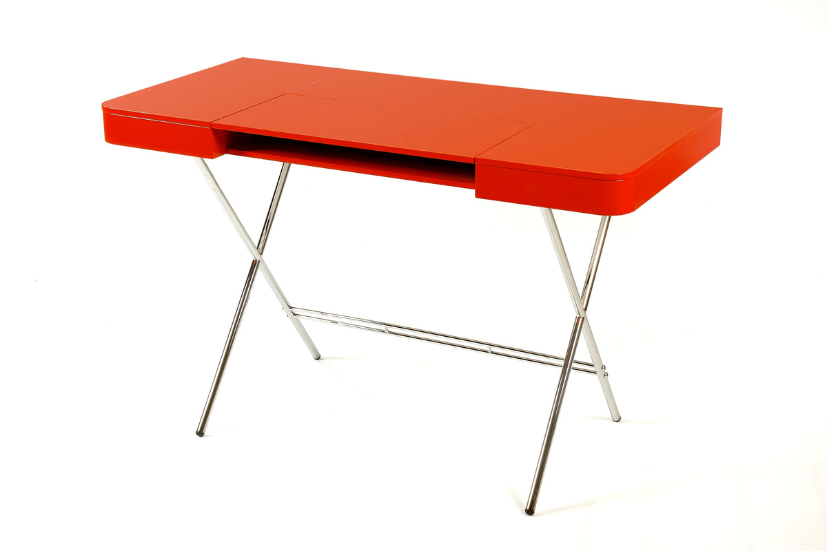 Bureau Cosimo laqué orange brillant, piètement chromé, vue de trois quarts