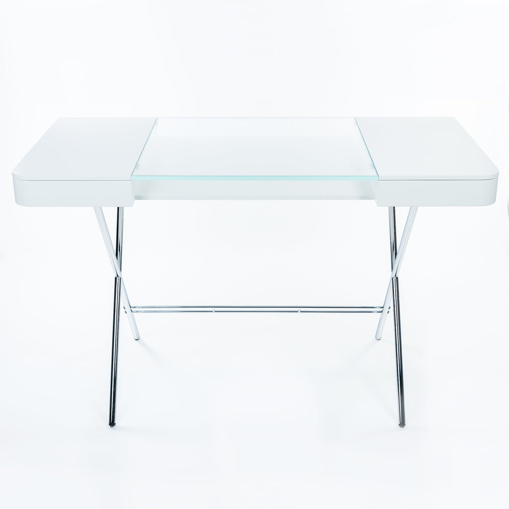 Vue plongeante sur le plateau en verre et le rangement traversant, bureau Cosimo verre et laqué blanc mat