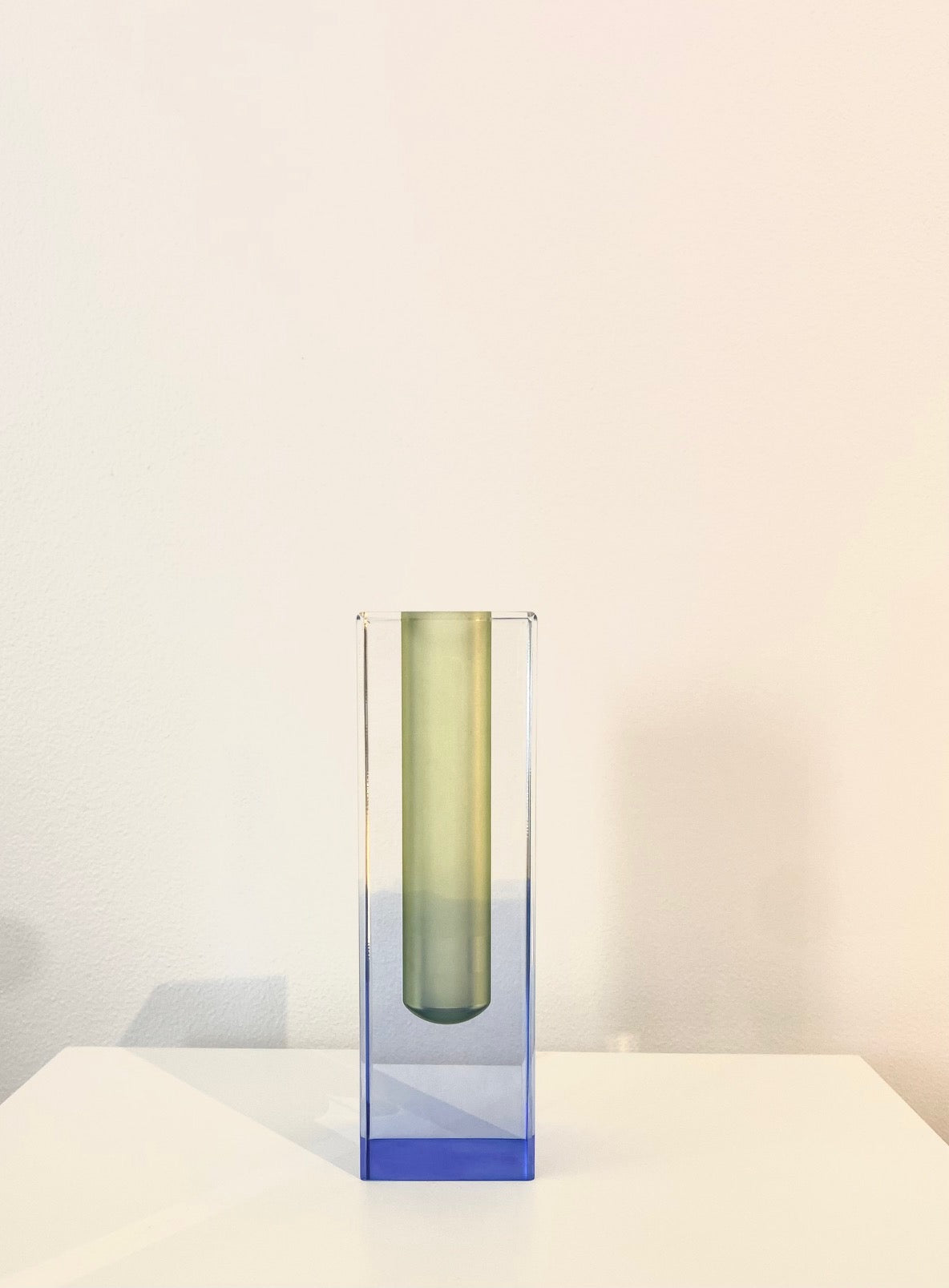 Blomst Transparent Colored Soliflore | Clean Design