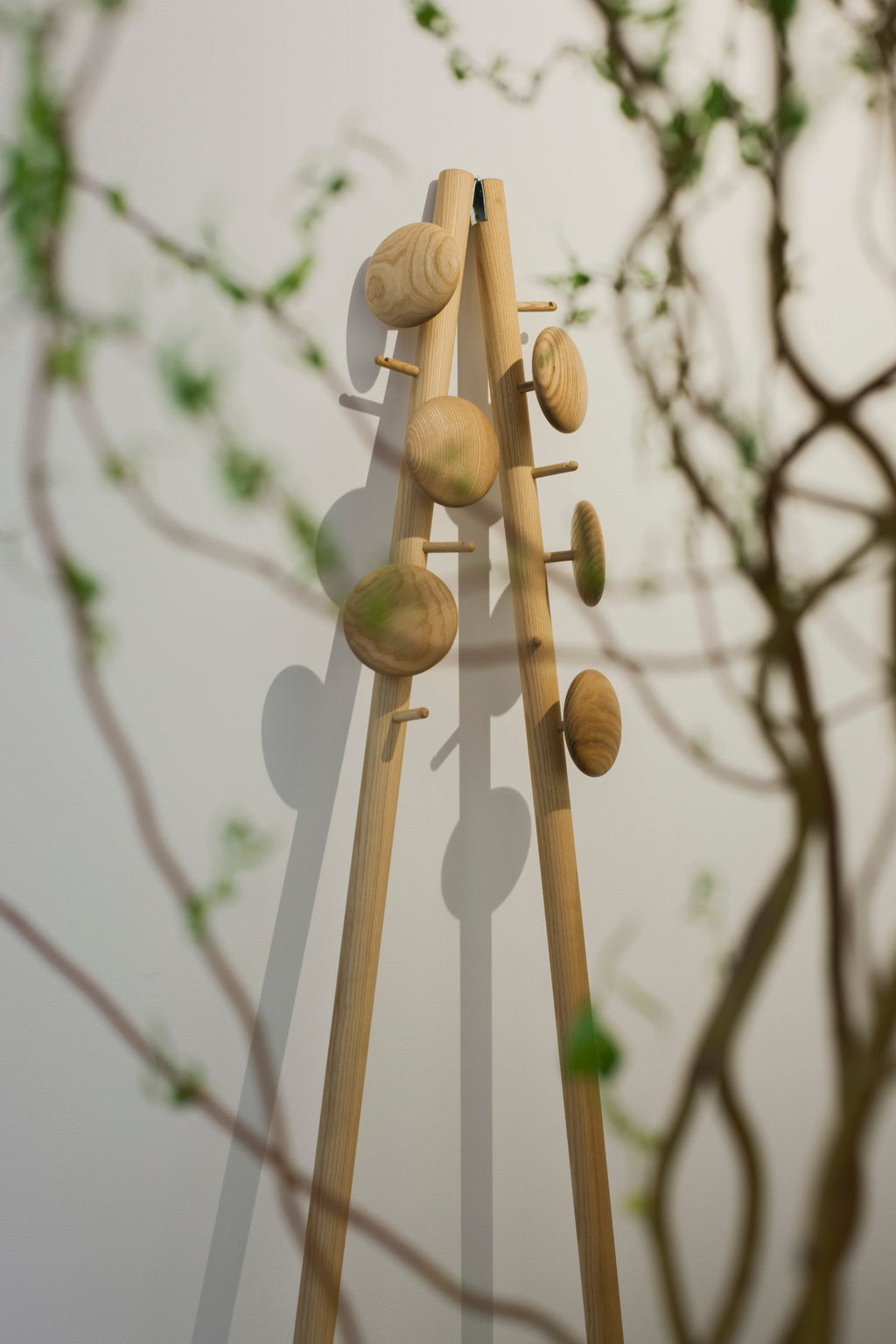 Porte manteau design en bois massif
