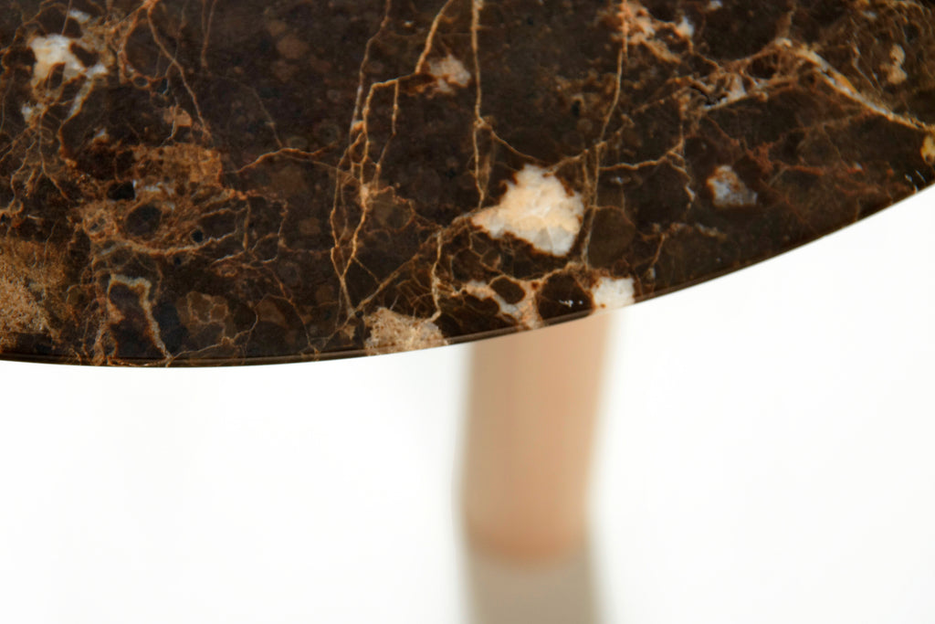 Table Basse Ninna | Frêne massif tourné et marbre Emperador | Design Carlo Contin