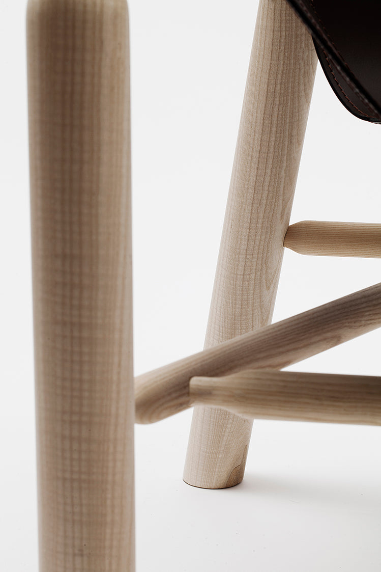 Ninna Armchair | Turned solid ash and Leather | Design Carlo Contin
